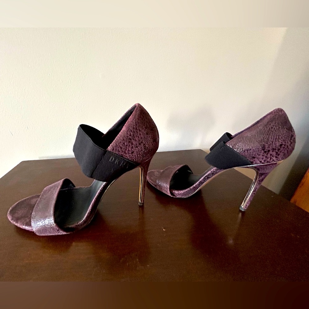DKNY 4” heels, size 9US.